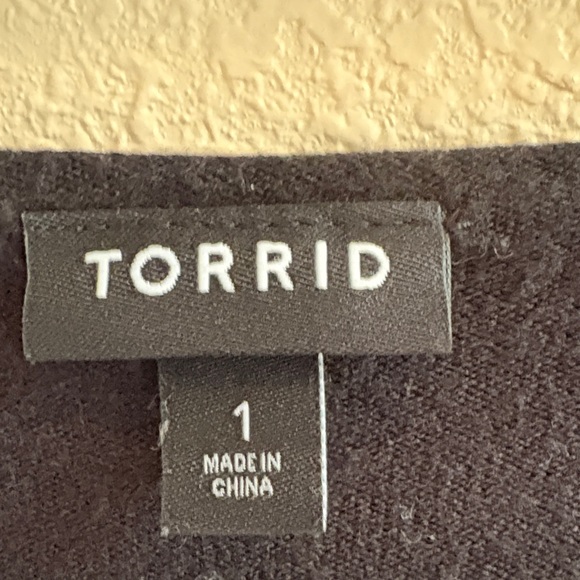 ⭐️LAST CHANCE⭐️ Torrid Black V-Neck Sweater - Picture 2 of 7